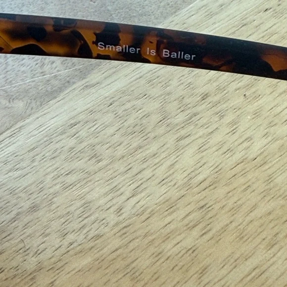 Contemporary Brown Sunglasses with Sleek Design - Picture 3 of 7